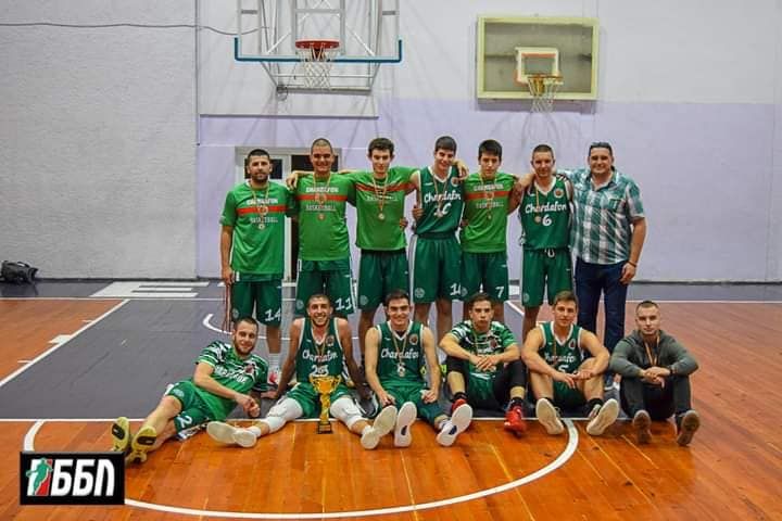 Samo-tren-orite-antonio-Stankov-i-Mariyan-Kostadinov,-krainiyat-vdyasno,-ne-sa-tiineidzh-ri-v-otbora-bronzov-medalist