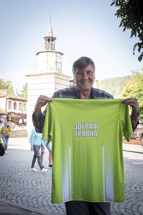 aktsentt-t-sche-e-v-rhu-podrastvaschite,-obescha-Georgi-Glushkov