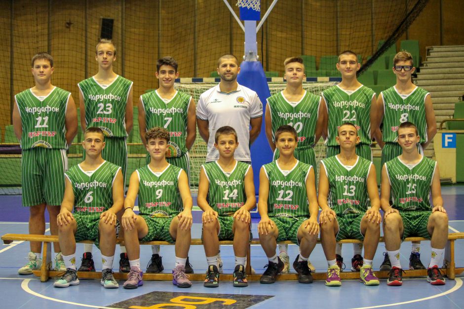 17-godishnite-momcheta-trenirat-samo-ot-dva-sezona
