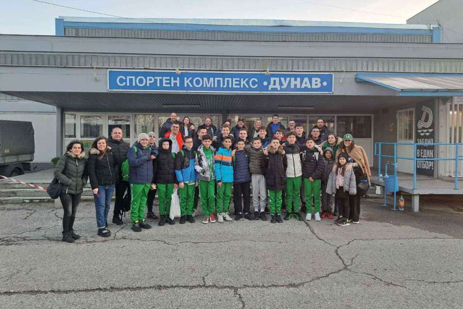 Blagodarenie-na-otdadenite-si-roditeli-momchetata-na--CHardafon--vinagi-igrayat-pred-rodna-publika