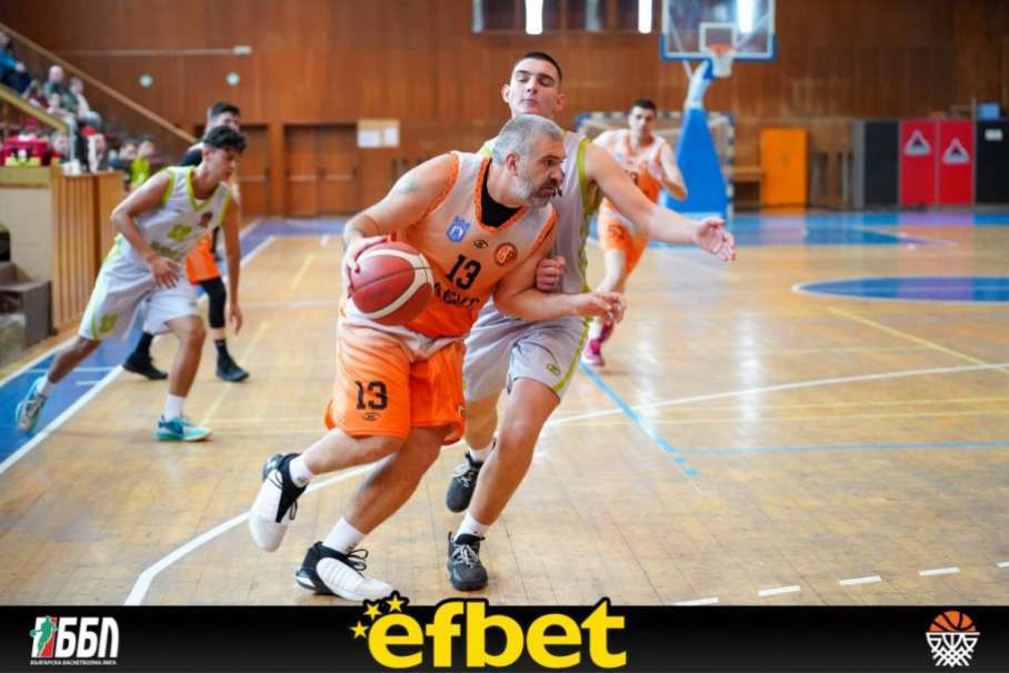 Ivailo-Stoyanov,-na-zaden-plan,-i-s-otbornitsishte-mu-natrupaha-seriozen-opit-v-BBL--B-grupa-TSent-r-